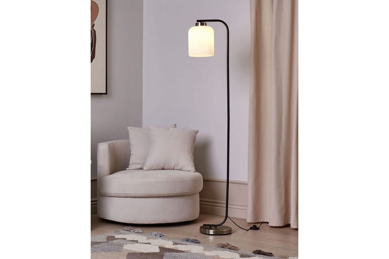 Skyrla Golvlampa 150 cm - Svart/Vit - Belysning & el - Inomhusbelysning & lampor - Sovrumslampa