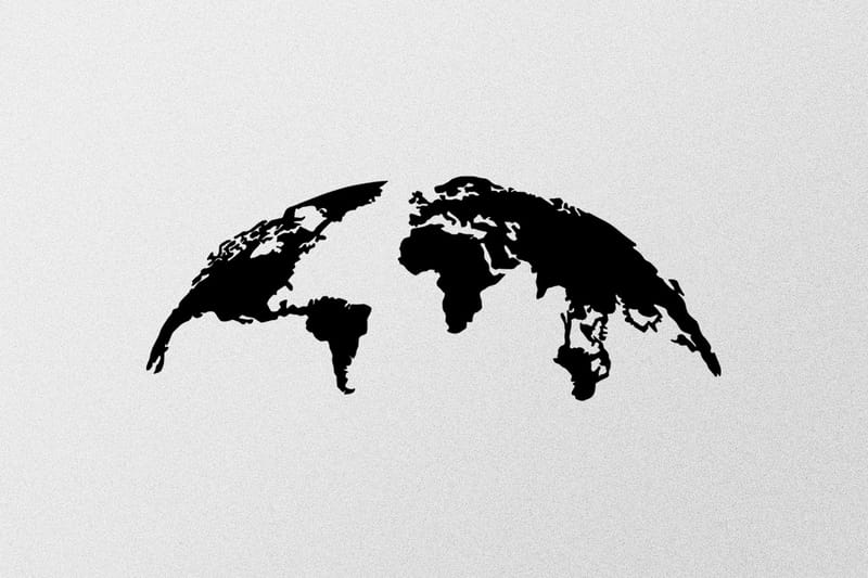 World Map Medium Väggdekor - Svart - Plåtskyltar