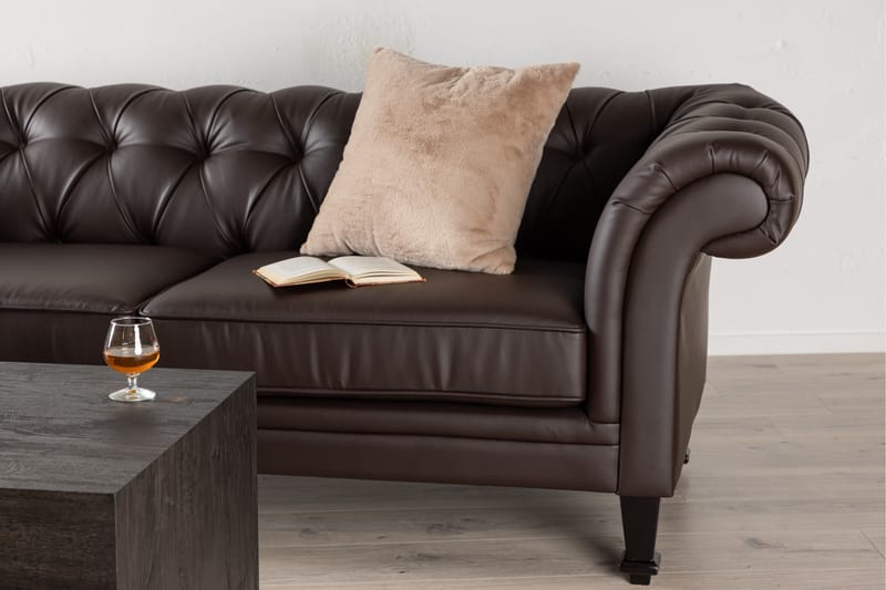 Ätran Chesterfieldsoffa 2-sits - Brun - Möbler - Soffa - Chesterfield soffa