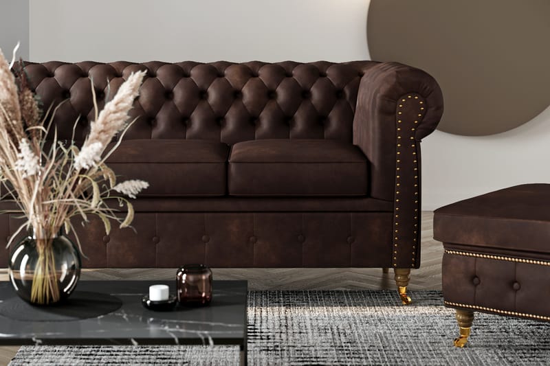 Chesterfield Deluxe 3 sits Soffa i Konstläder - Mörkbrun - Möbler - Soffa - Skinnsoffor