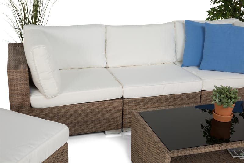 Bahamas Loungegrupp utomhus - Soffgrupp till trädgård & altan 5-sits - Loungeset konstrotting utemöbler - Beige / Vita dynor - Trädgård & spabad - Utemiljö - Altan & terrass - Altanmöbler